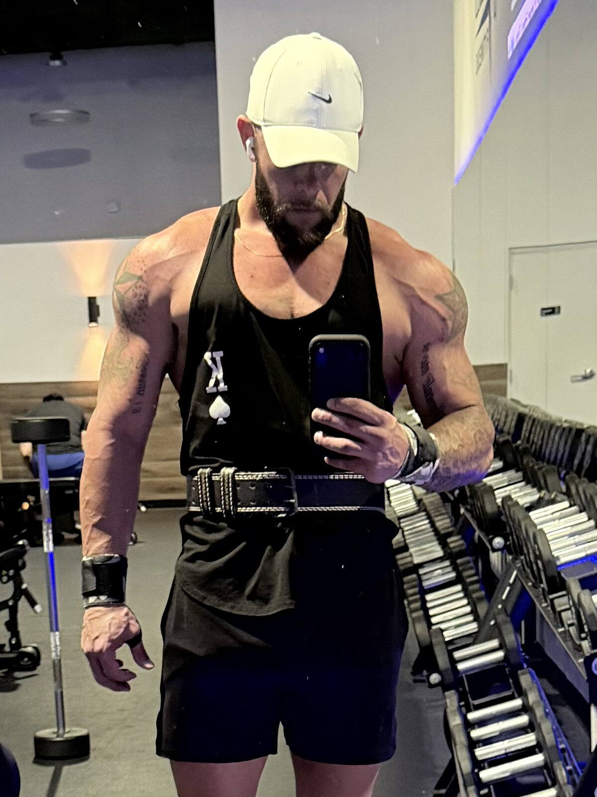 Coach Ernesto Torna training in the gym